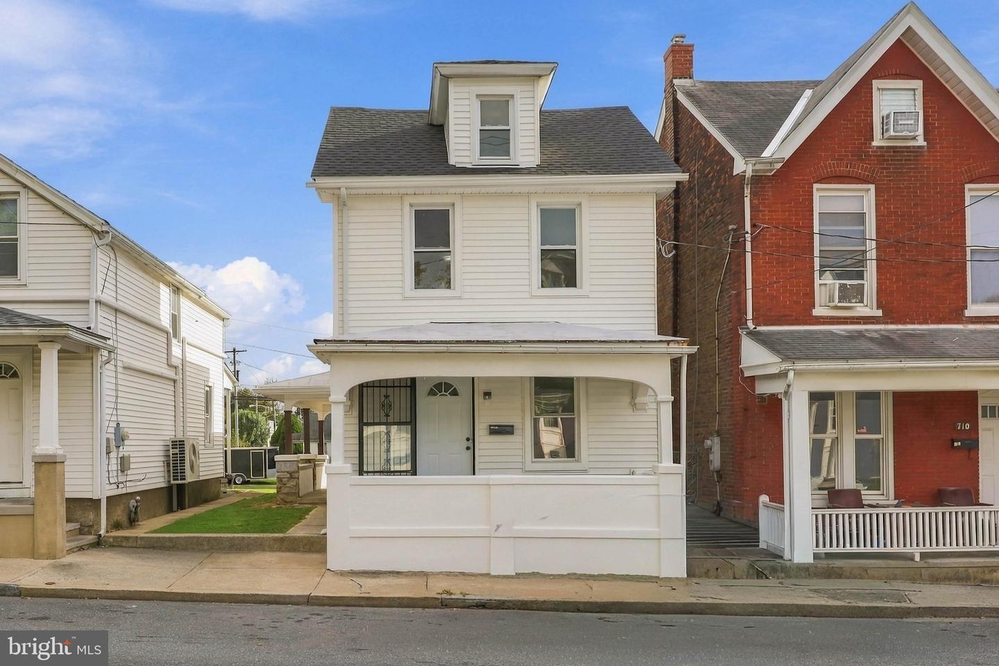 708 Locust St — photo