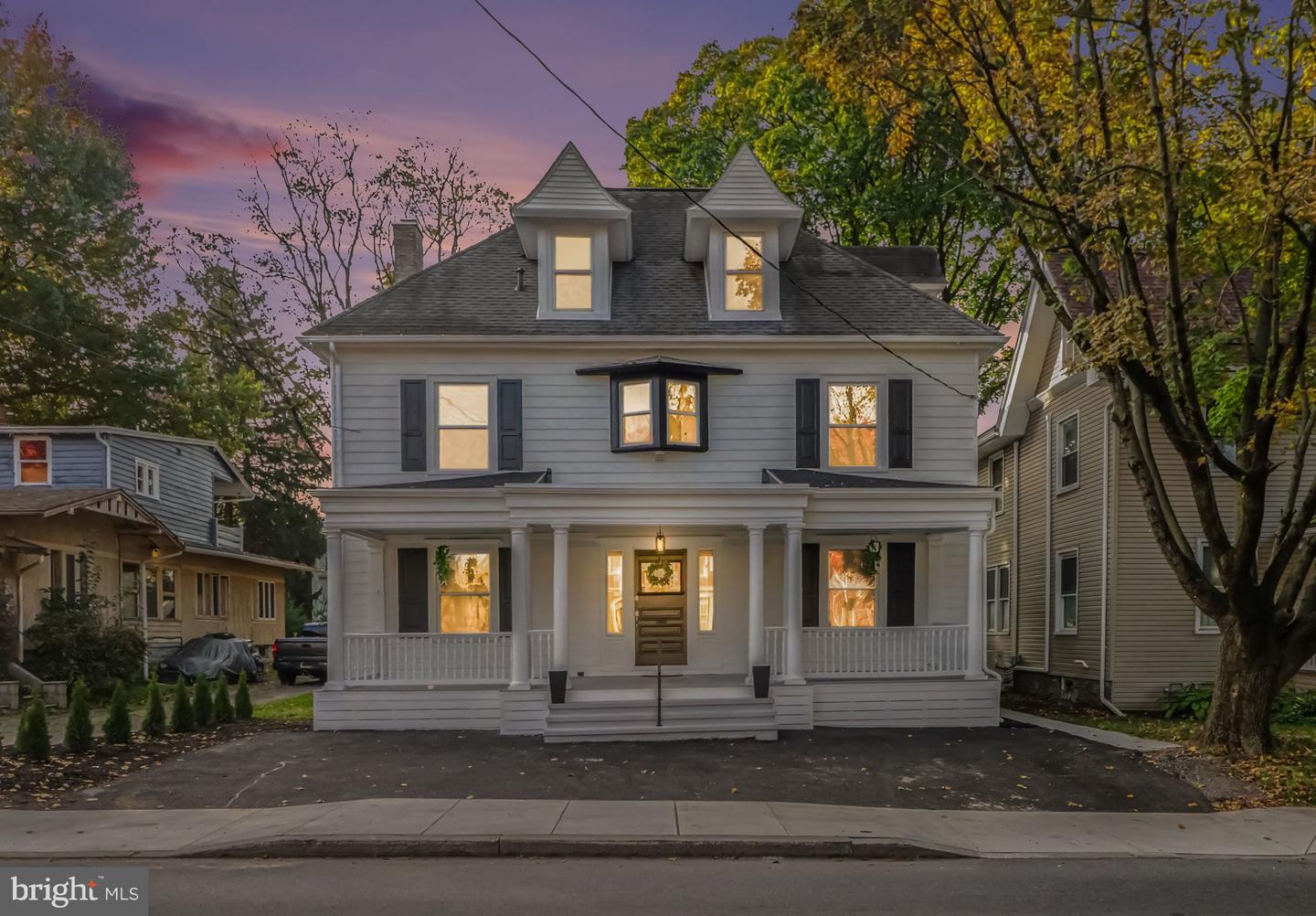16 E Walnut St — photo