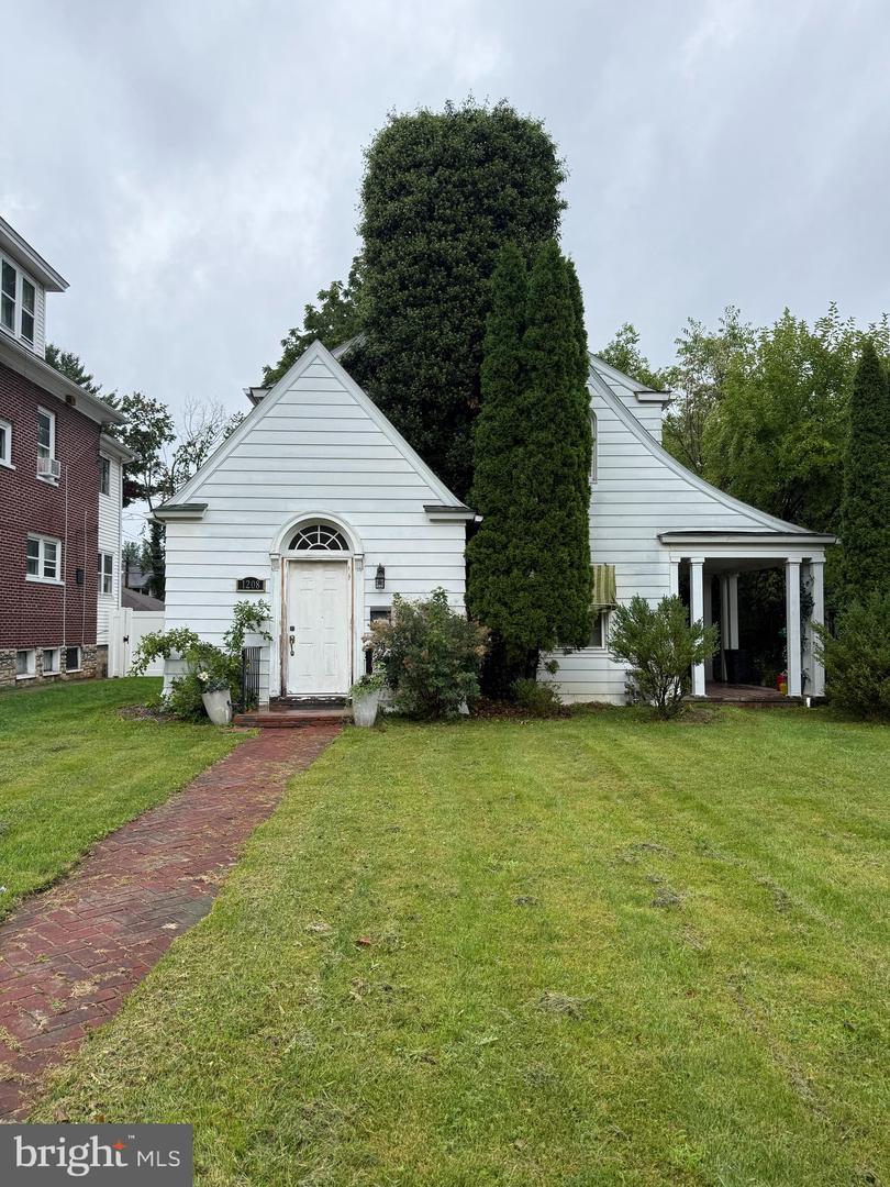 1208 Walnut St — photo