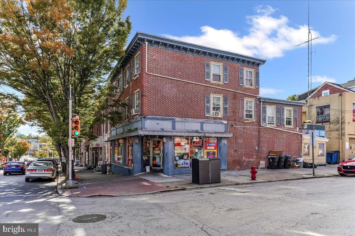 344 W Marshall St — photo