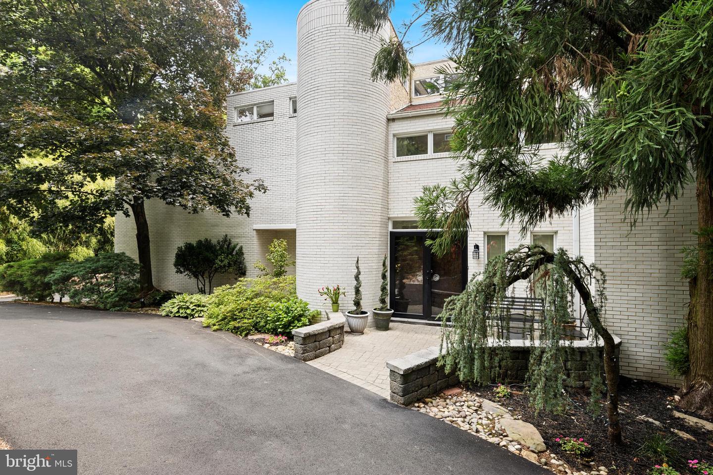 1351 Bobarn Dr — photo