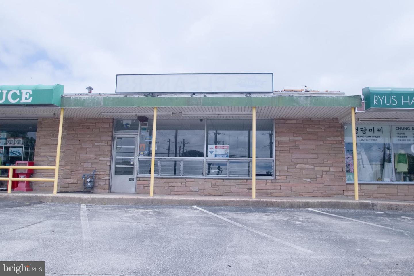 1347 E Township Line Rd — photo