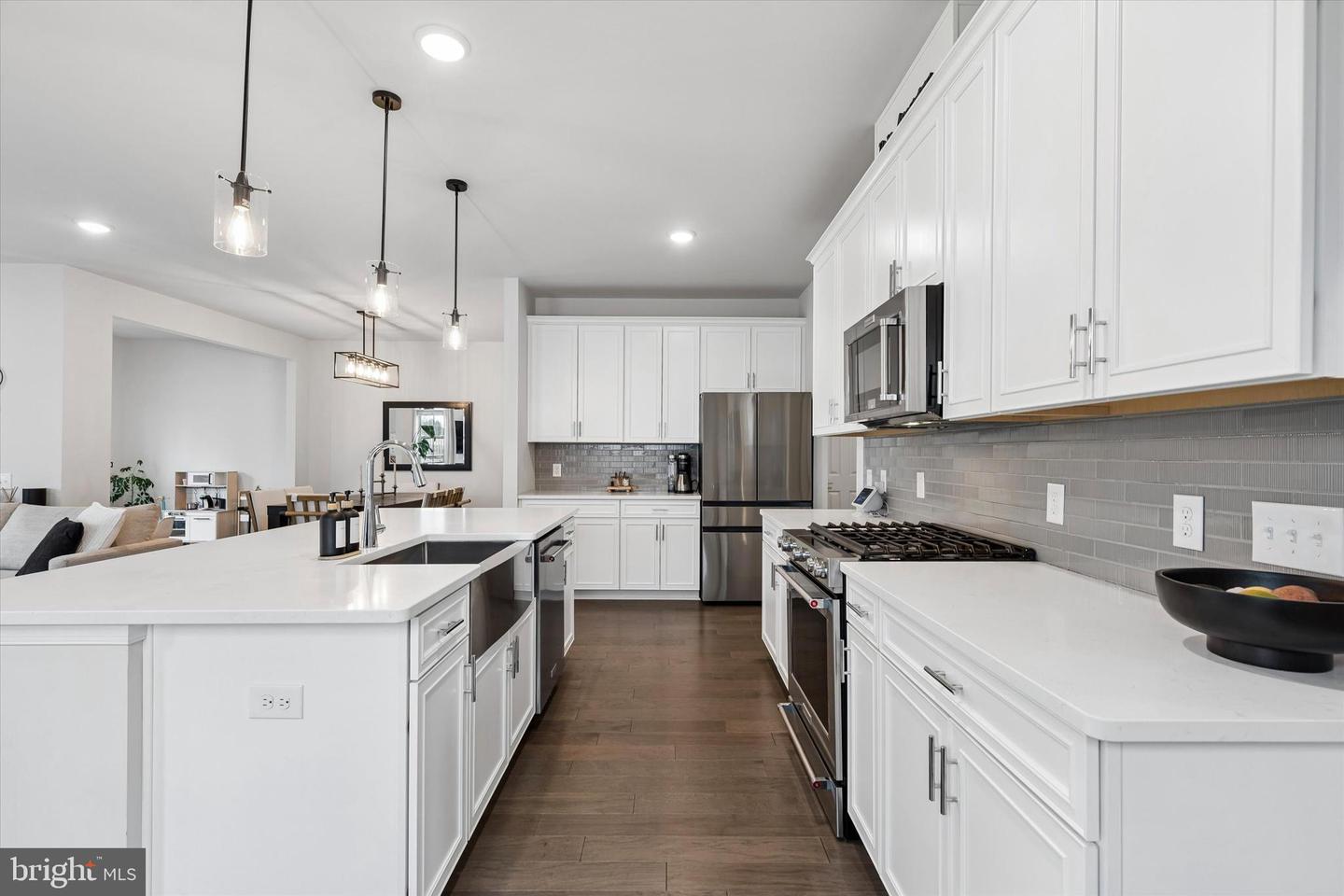 619 America Dr — photo