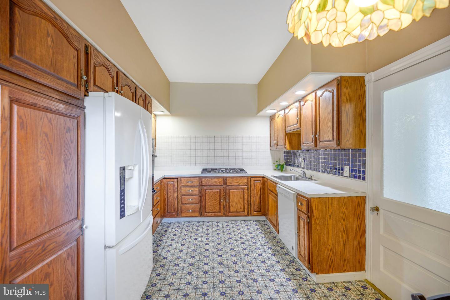 608 Washington Ln — photo