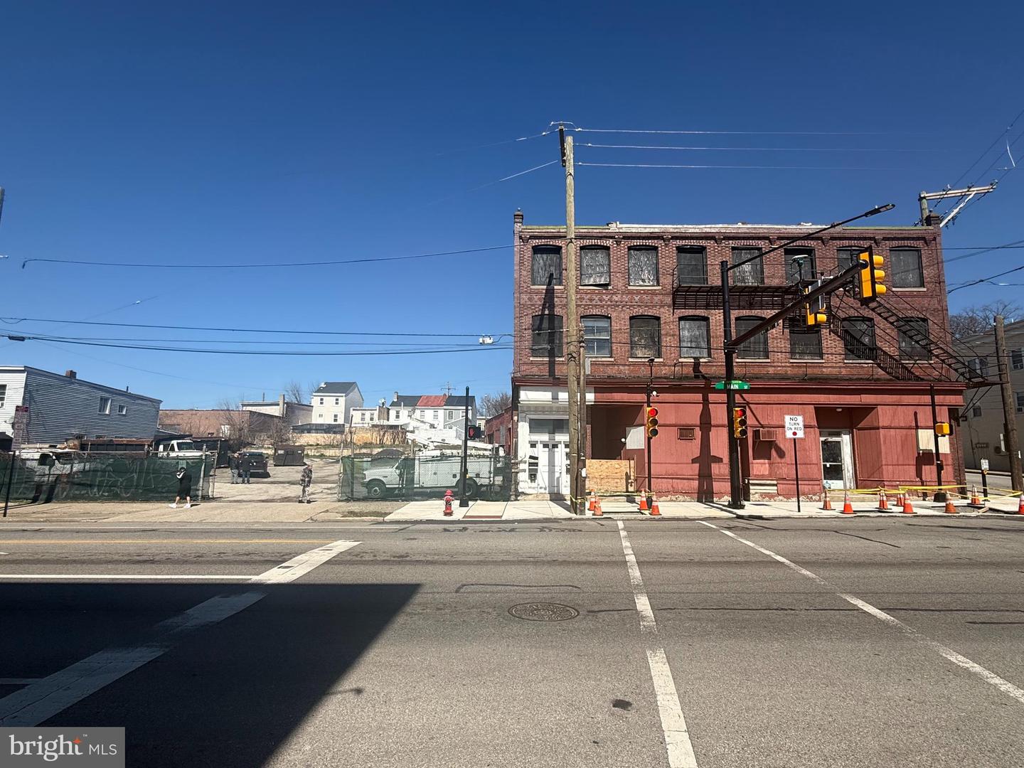371 E Main St — photo