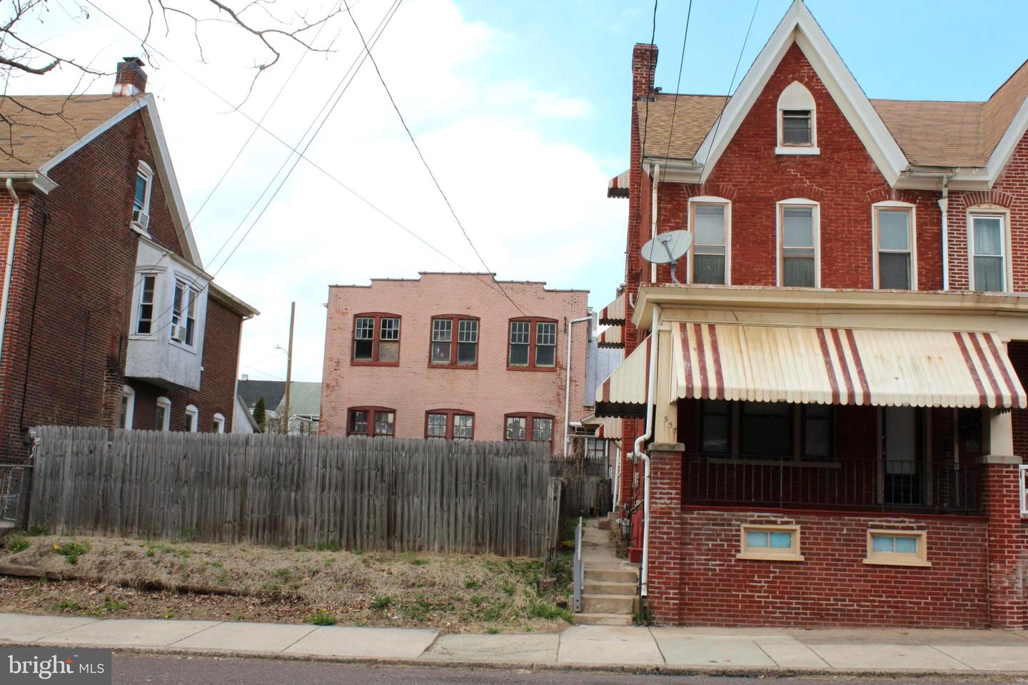 557 Lincoln Ave — photo
