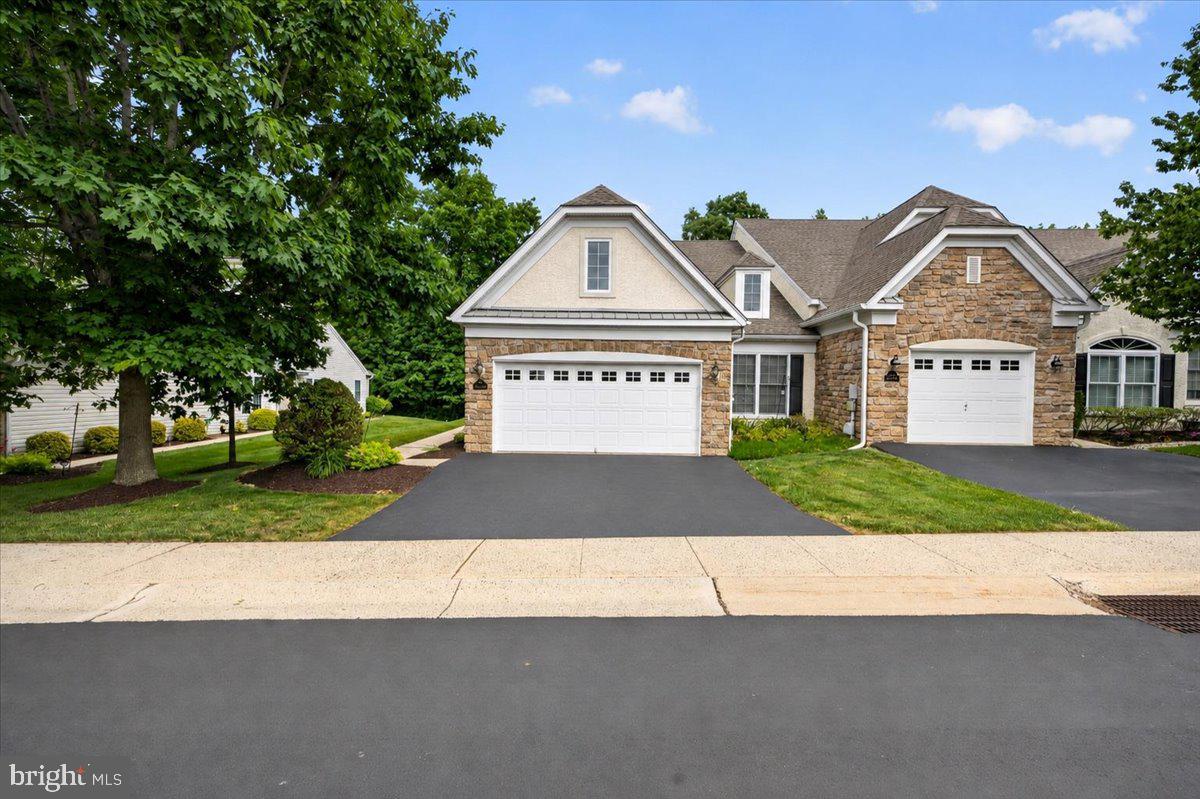 377 Brittany Ct — photo