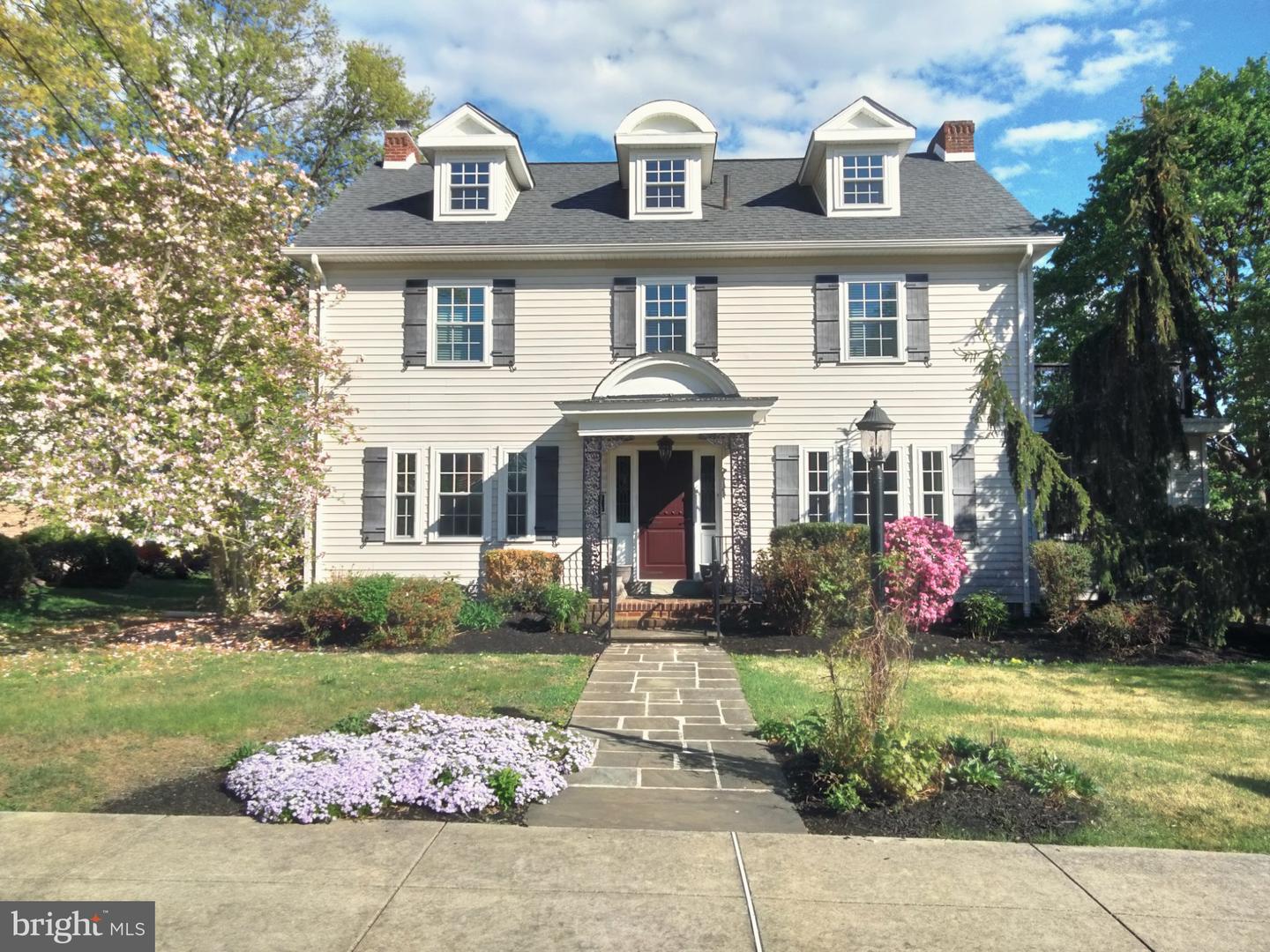 318 Rosedale Dr — photo