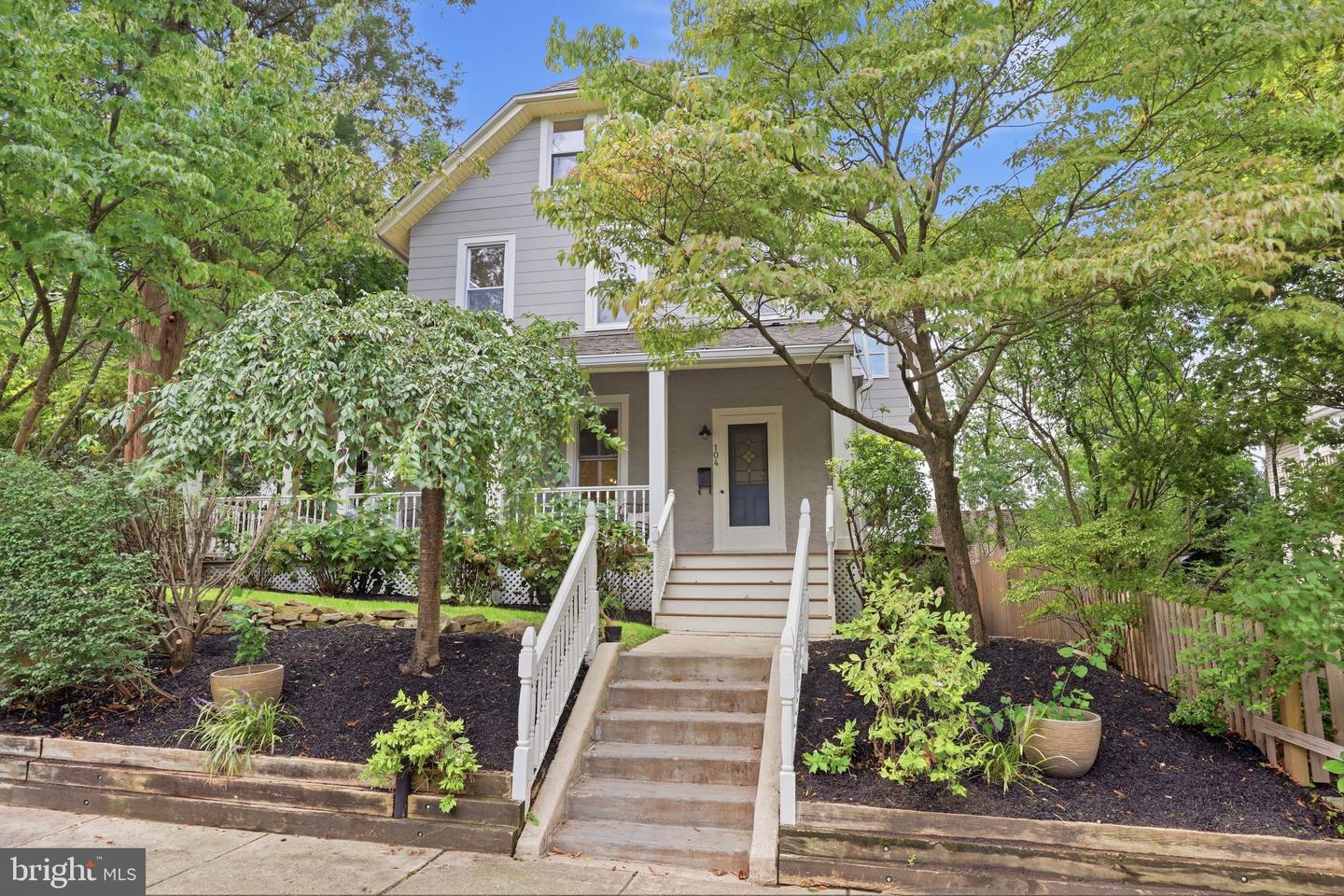 104 Grayling Ave — photo