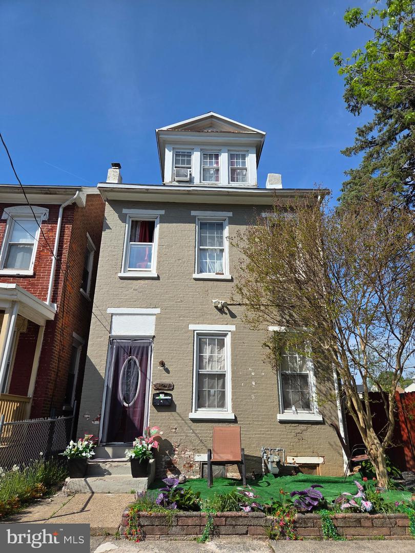 427 Walnut St — photo