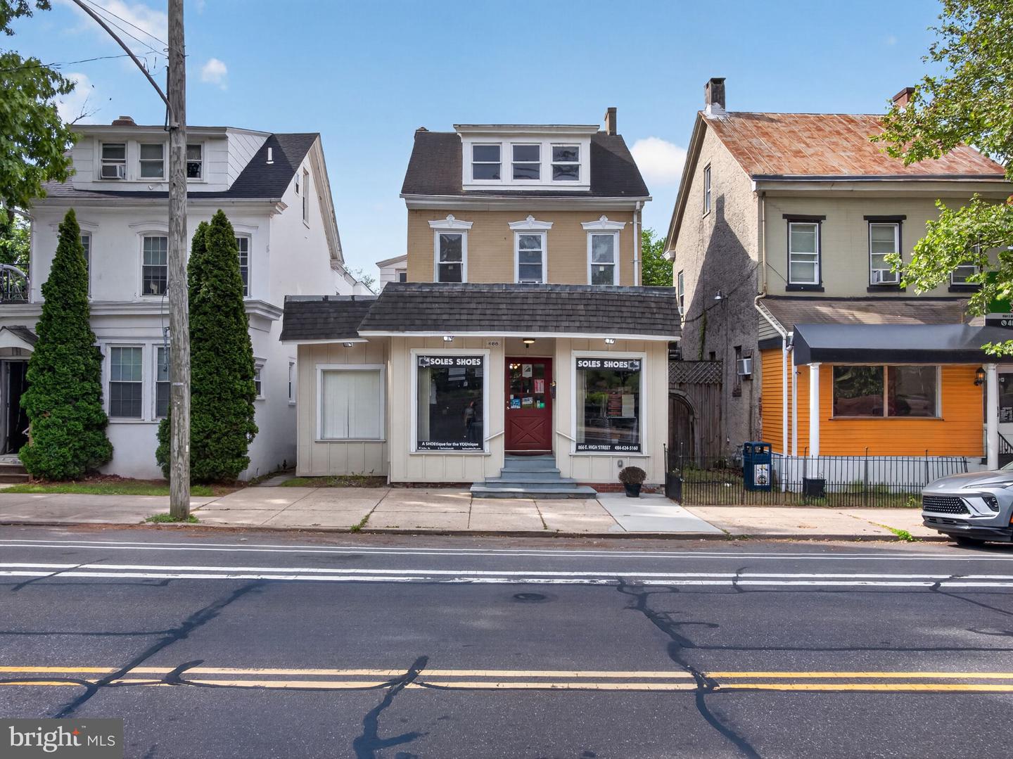 866 E High St — photo