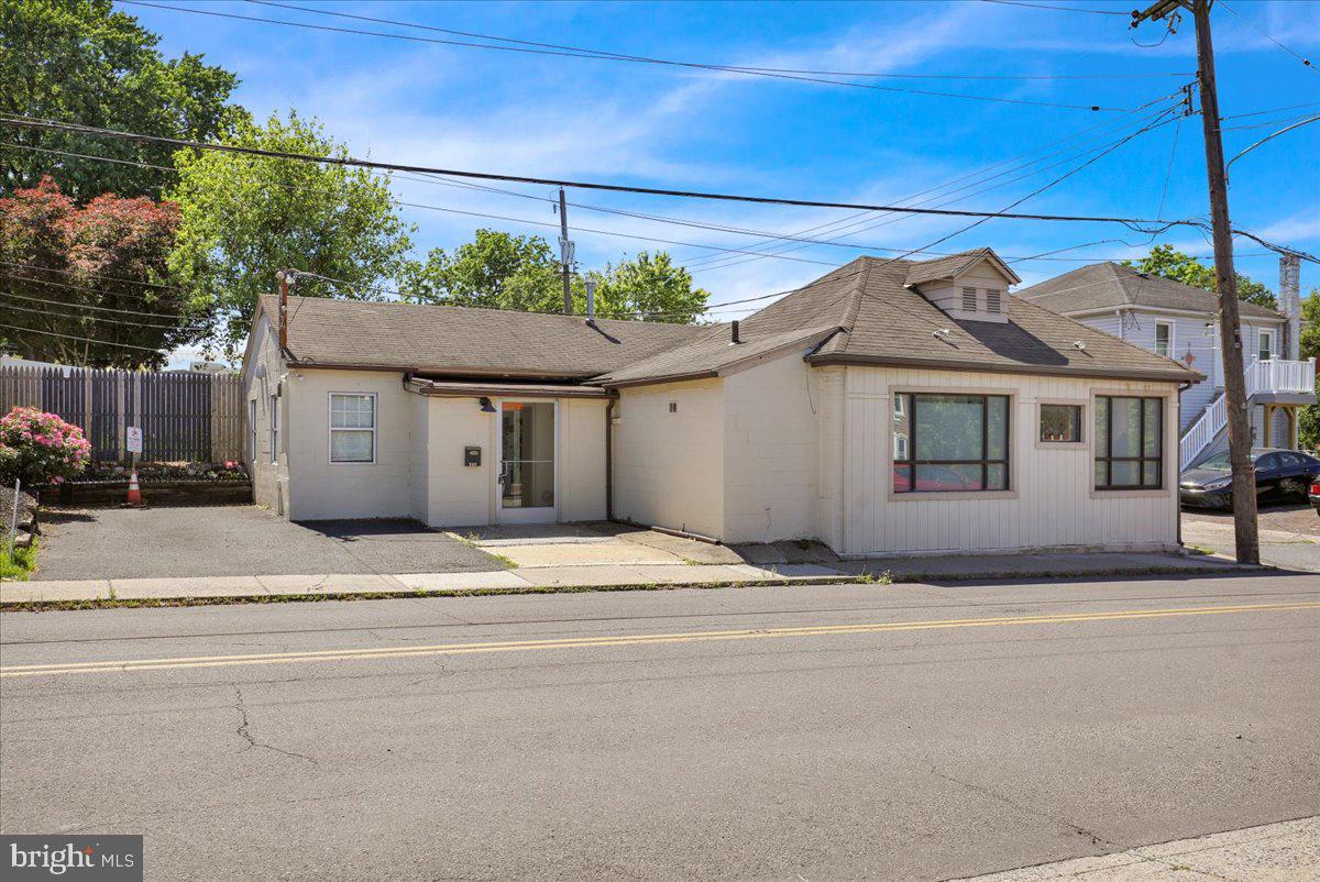 318 State St — photo