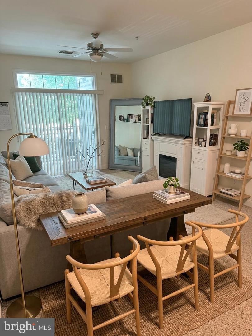 200 W Elm St #1108 — photo