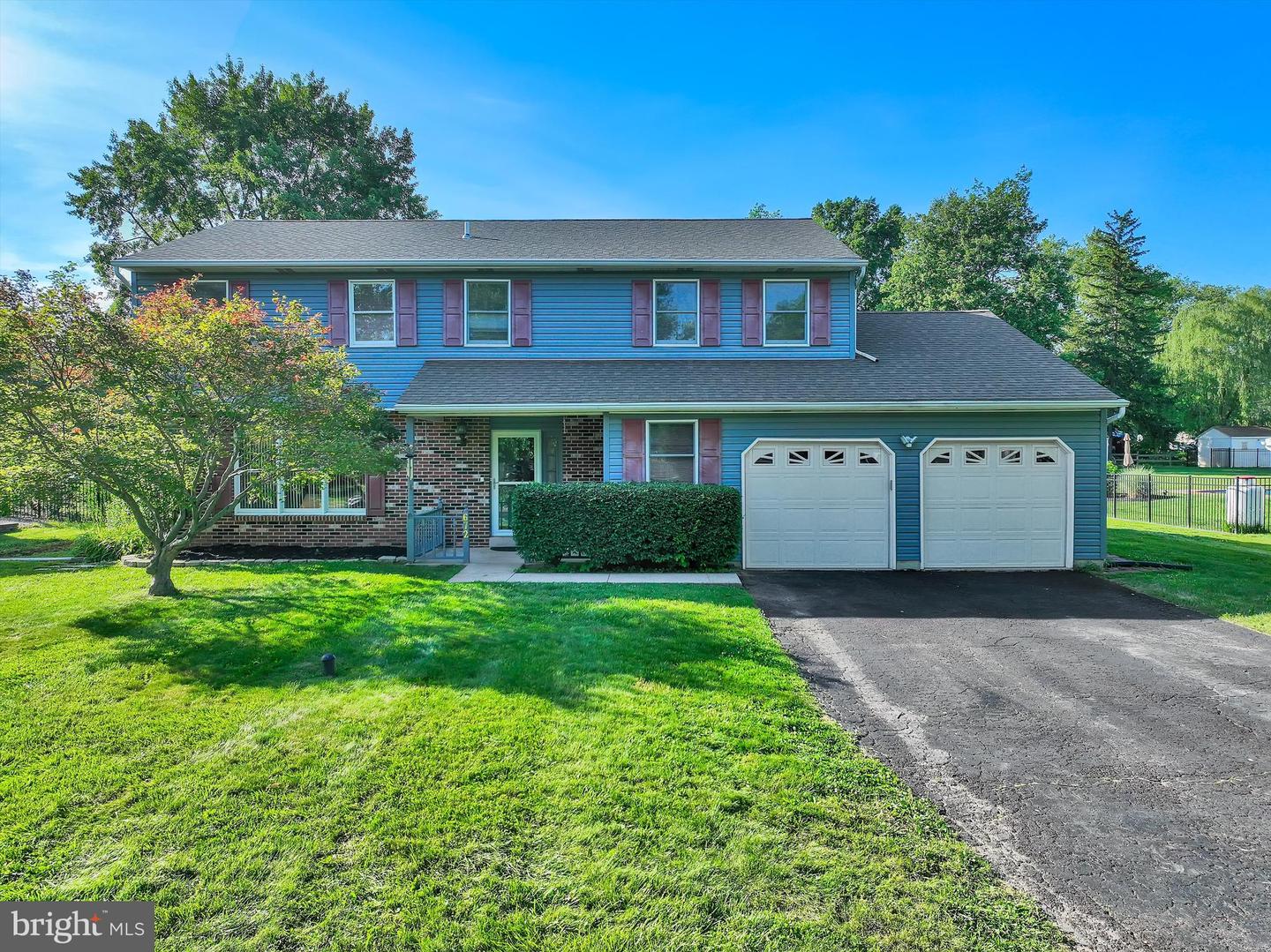672 Brighton Dr — photo