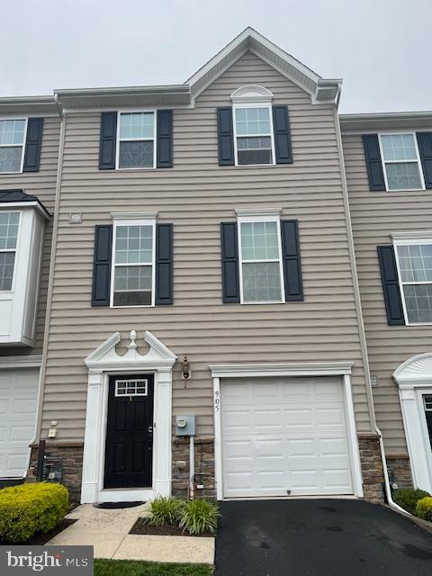 905 Susan Cir — photo