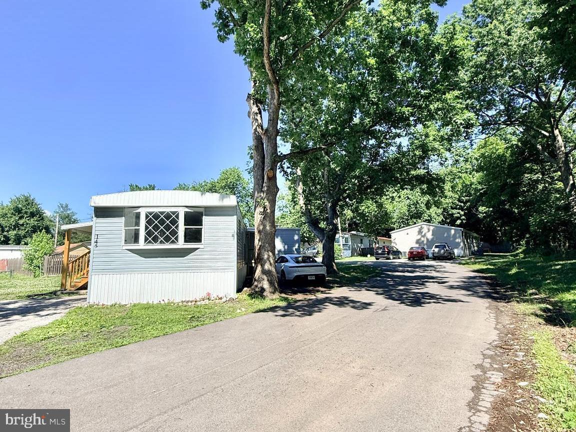 145 Devon Dr — photo