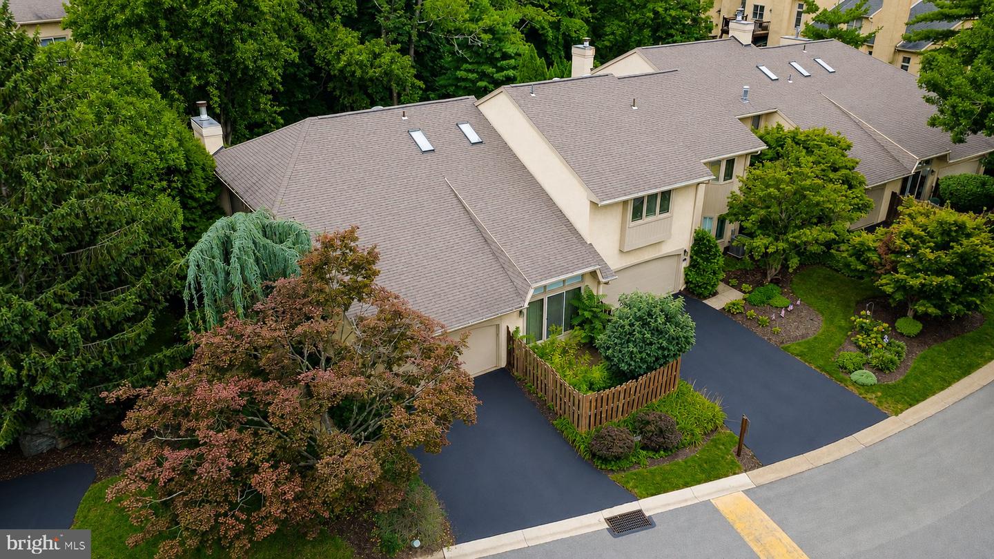 372 Linden Dr — photo