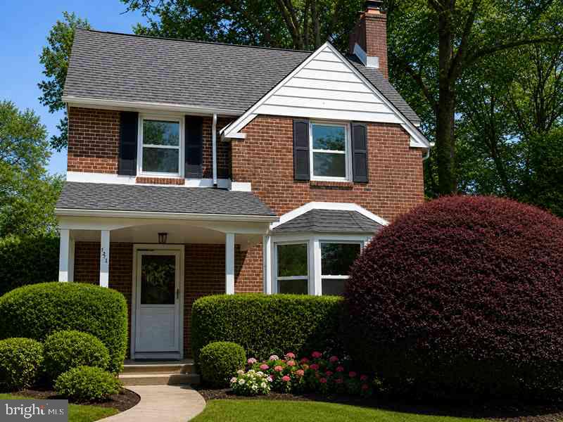 1516 Surrey Ln — photo