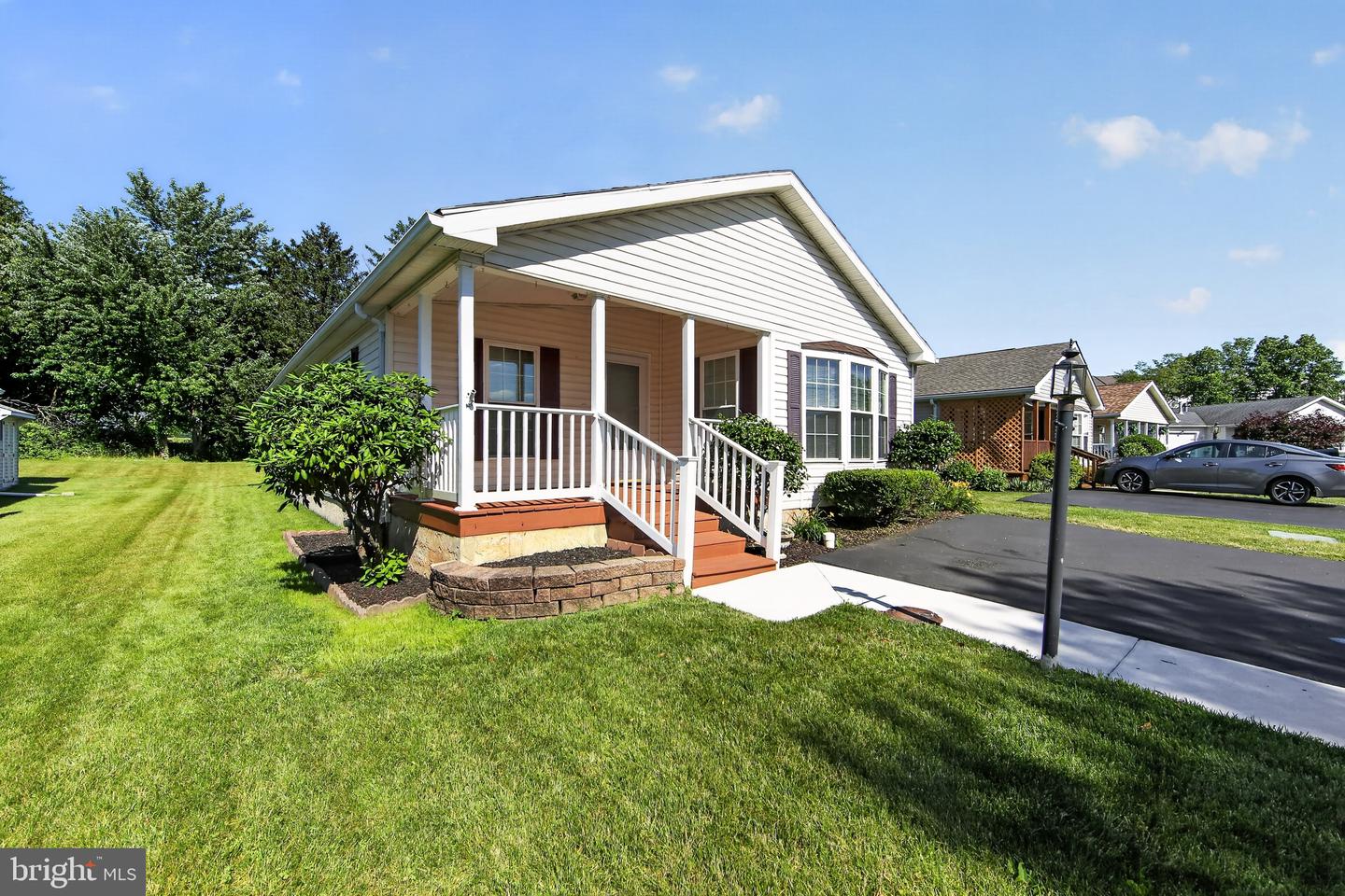 118 Dyer Ct — photo