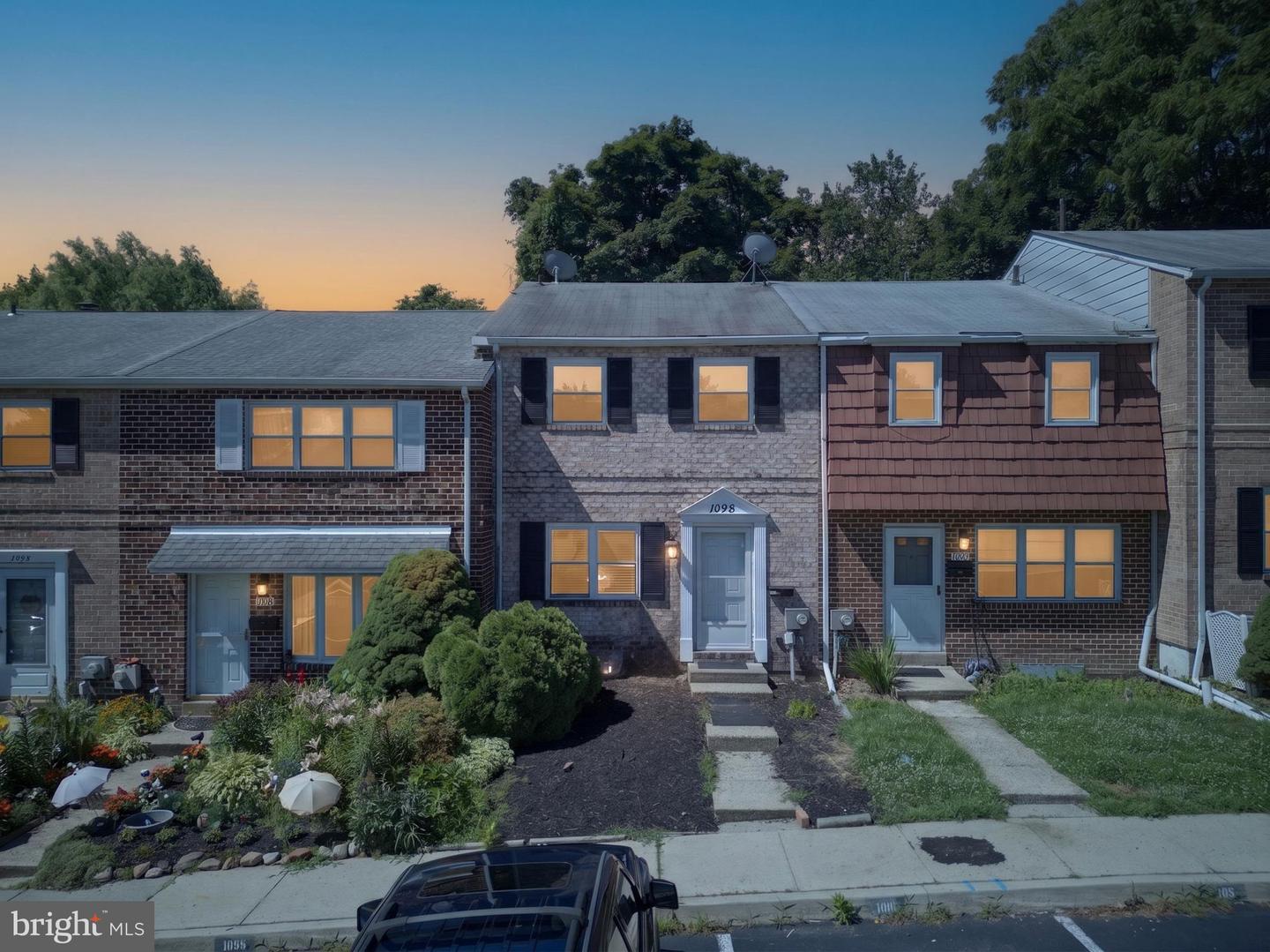 1098 Bayless Pl — photo