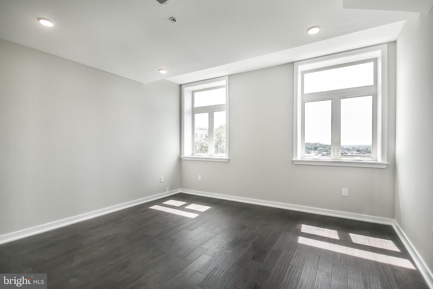1 W Main St #402 — photo