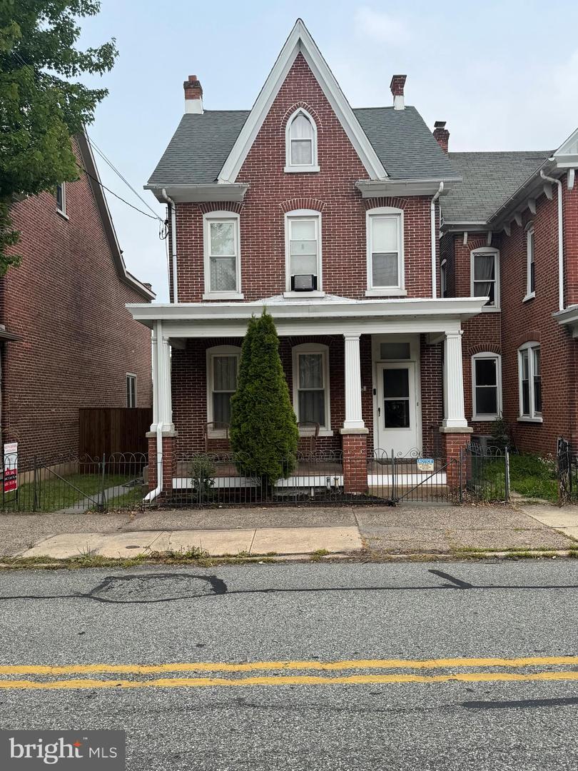 645 N. Charlotte St — photo