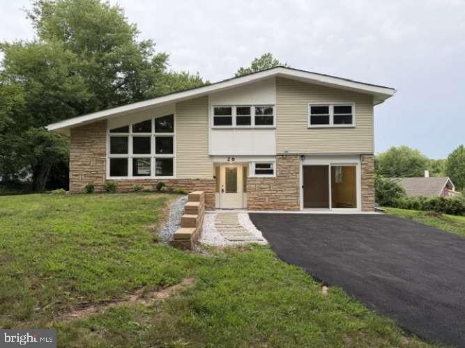 26 Camelot Dr — photo