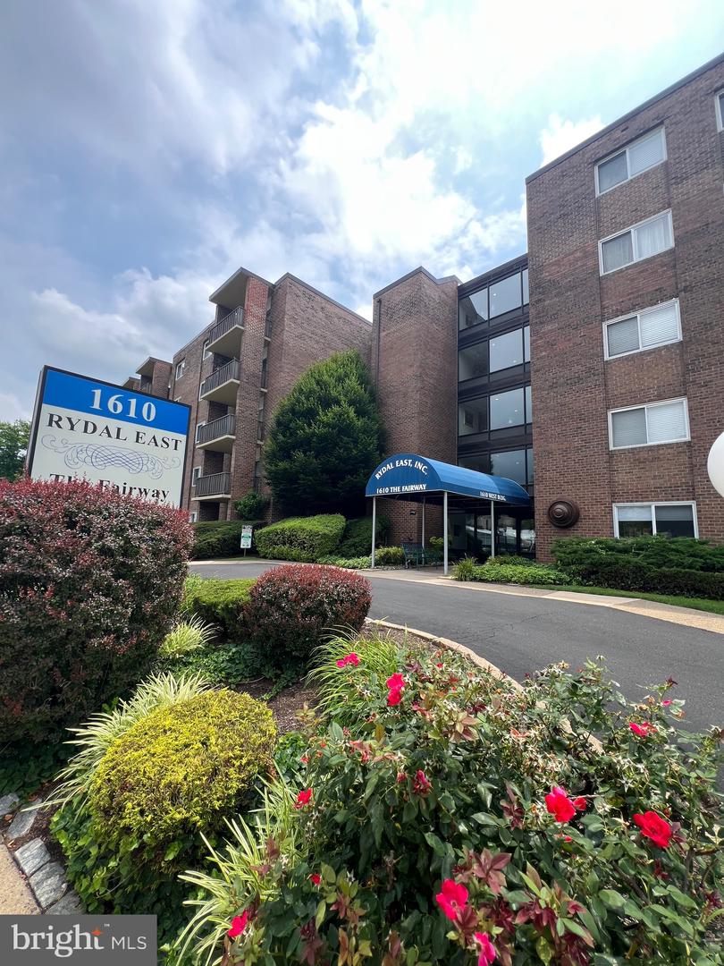 1610 The Fairway #401W — photo