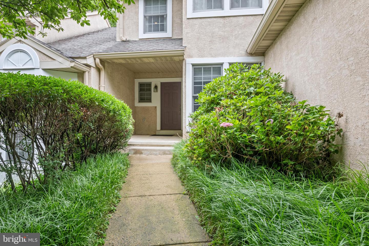 182 Linden Dr — photo