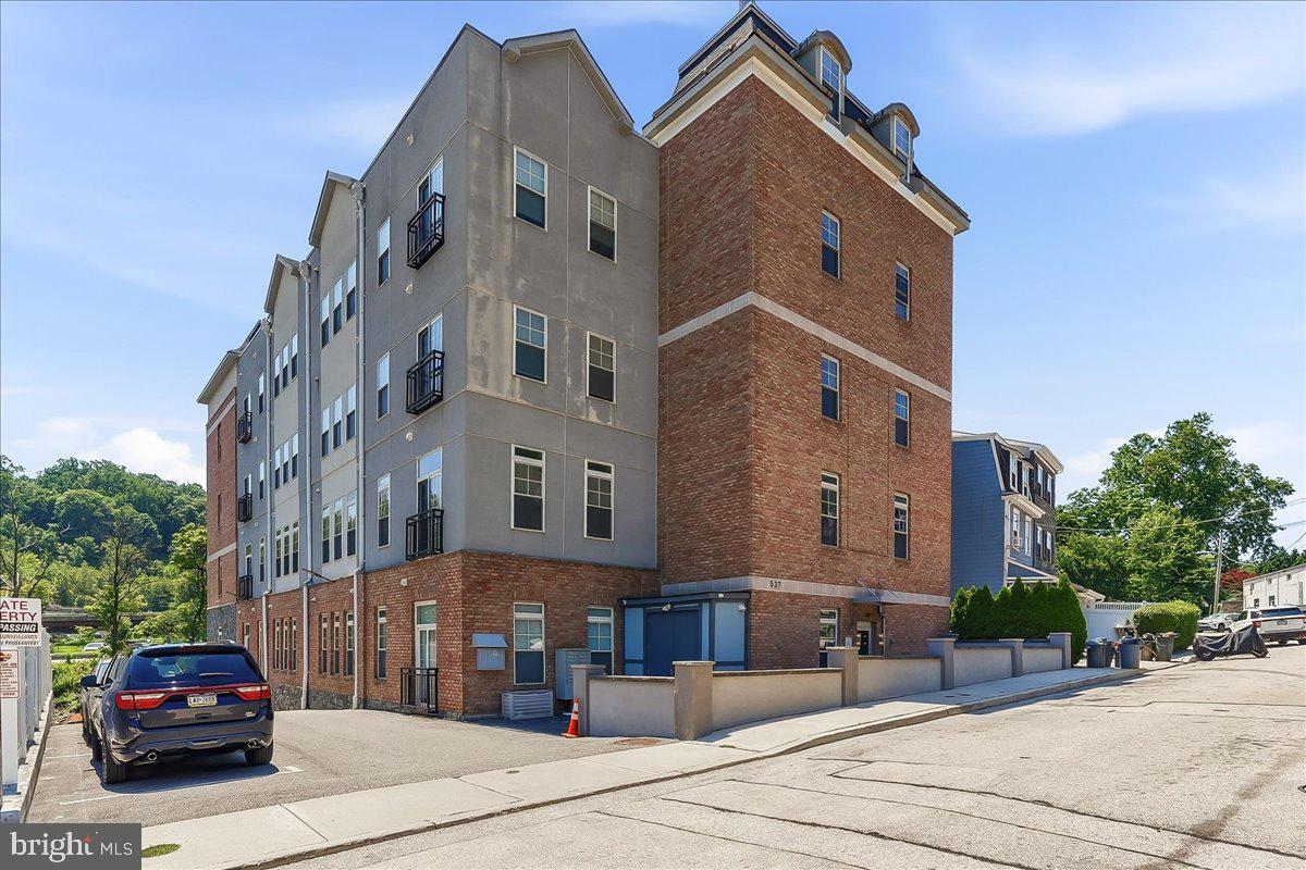 537 Apple St #101 — photo