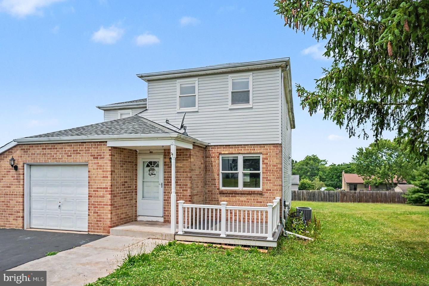 261 Florence Dr — photo