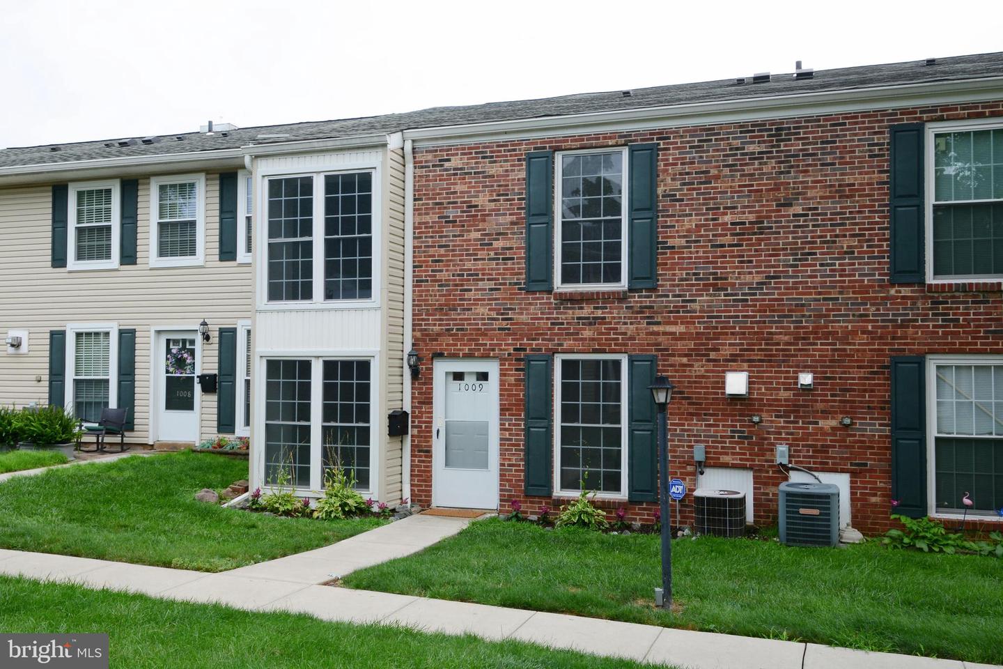 1009 Middleton Pl — photo