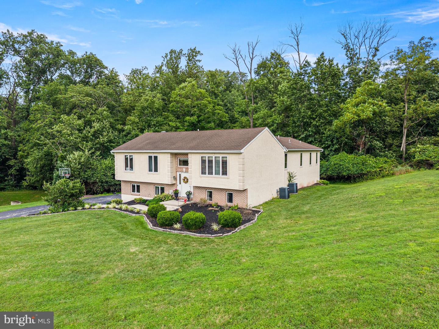 33 Melissa Ln — photo