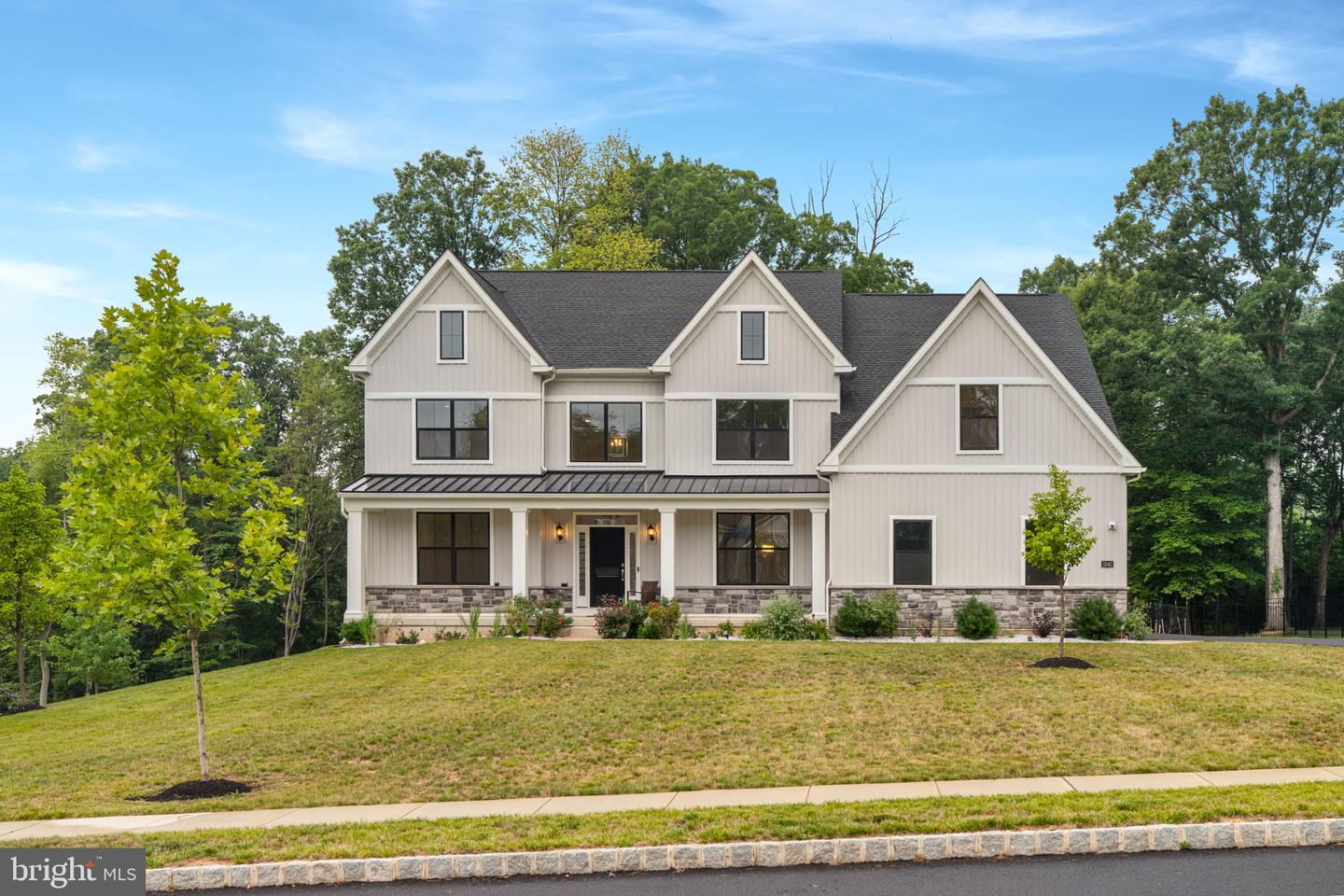 1045 Oak Ridge Dr — photo