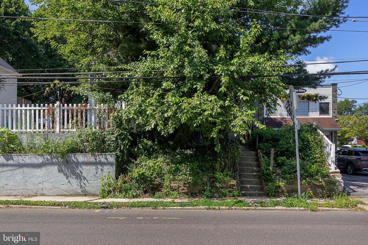 558 E Church Rd — photo