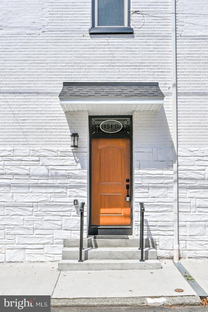 151 N York St #B — photo