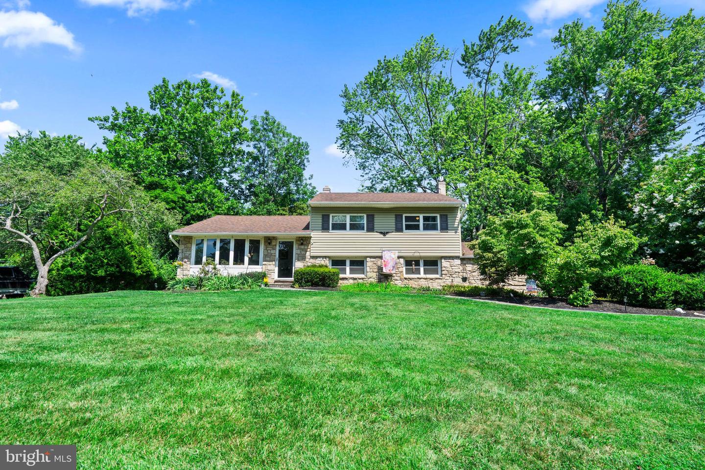708 Oak Terrace Dr — photo