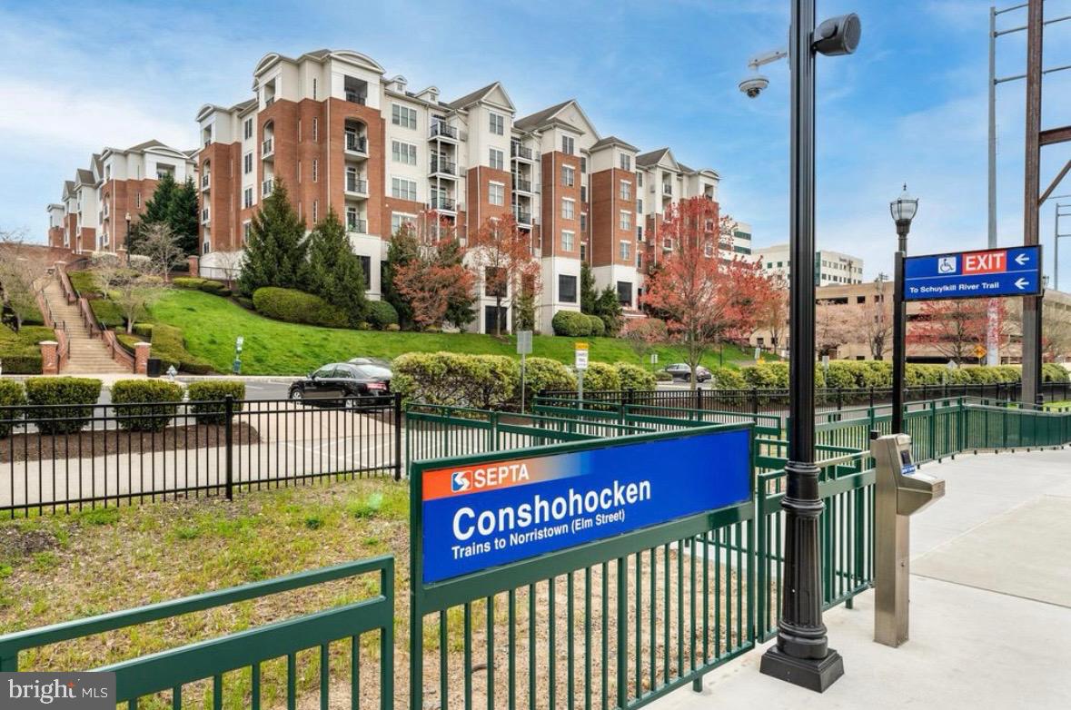 200 W Elm St #1207 — photo