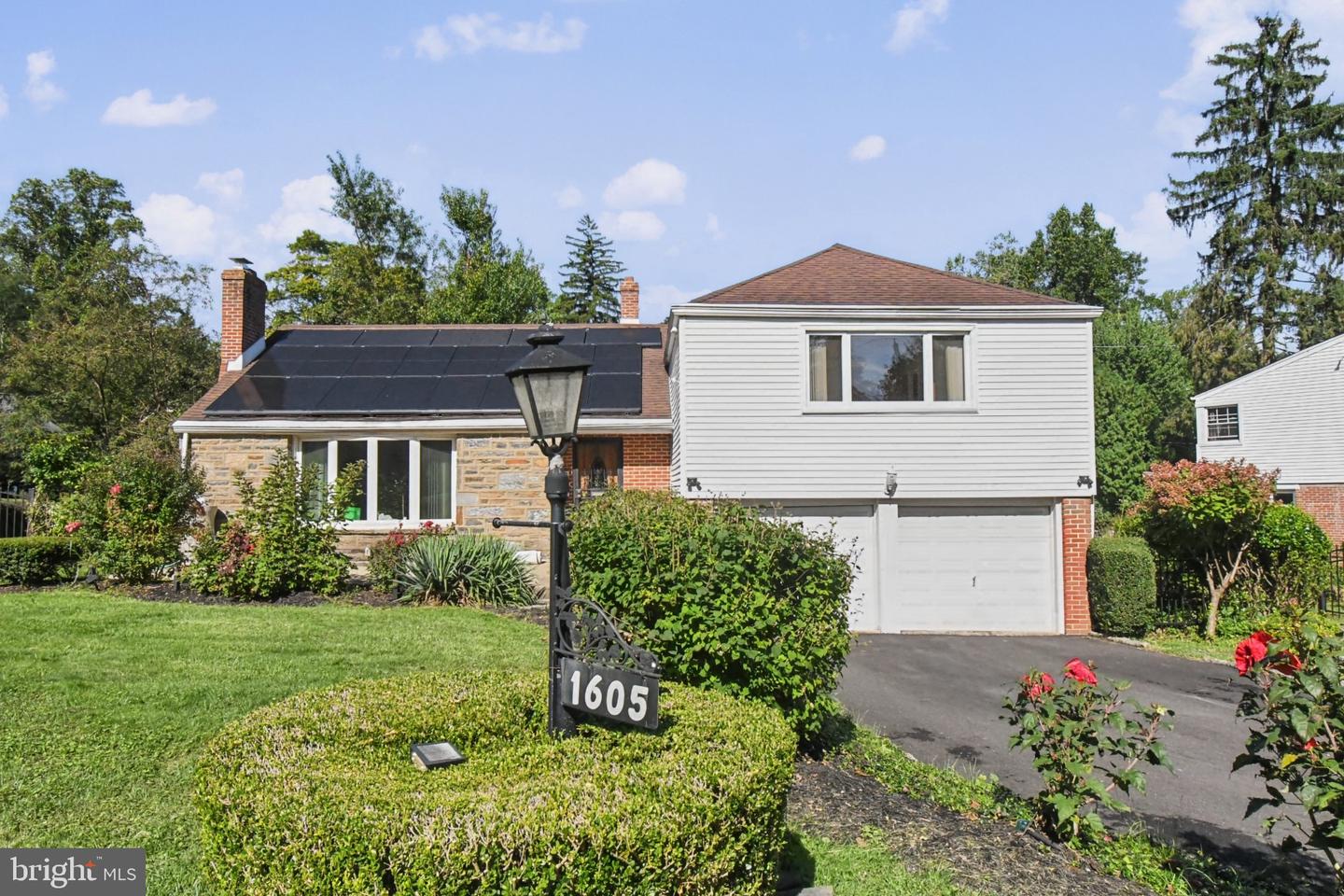 1605 Hillcrest Rd — photo