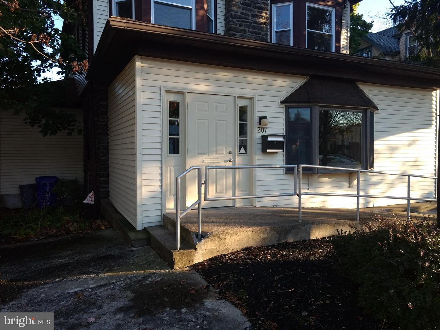 207 S Easton Rd — photo