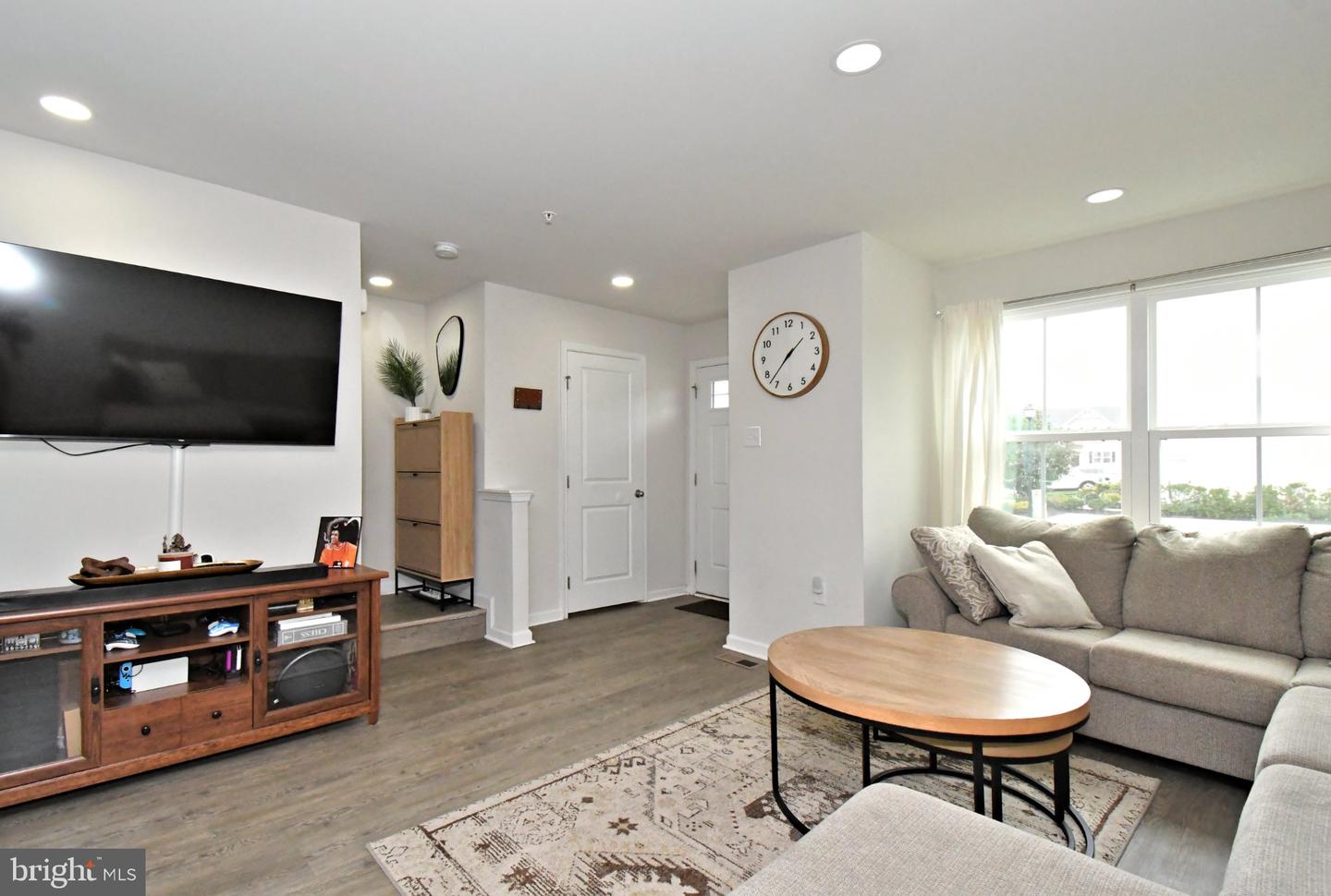 15 Castle Dr — photo
