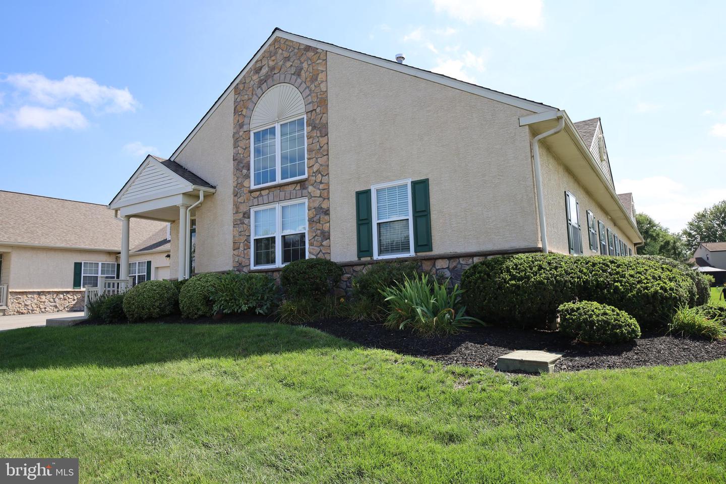 114 Arbour Ct — photo