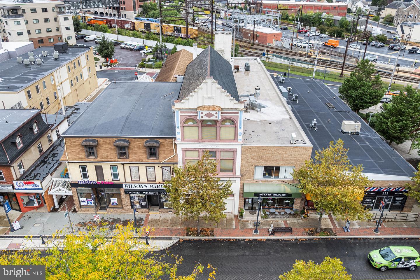215 W Main St — photo