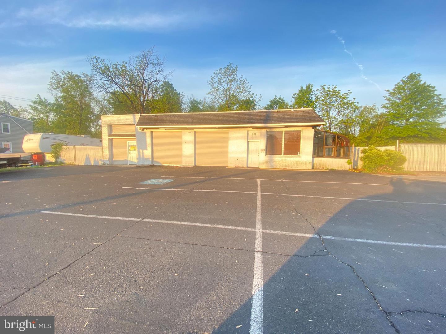 331 W County Line Rd — photo