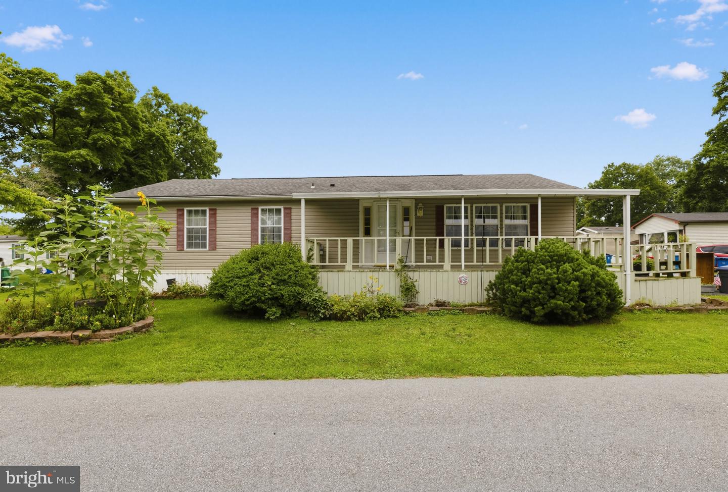 414 Oak Dr — photo