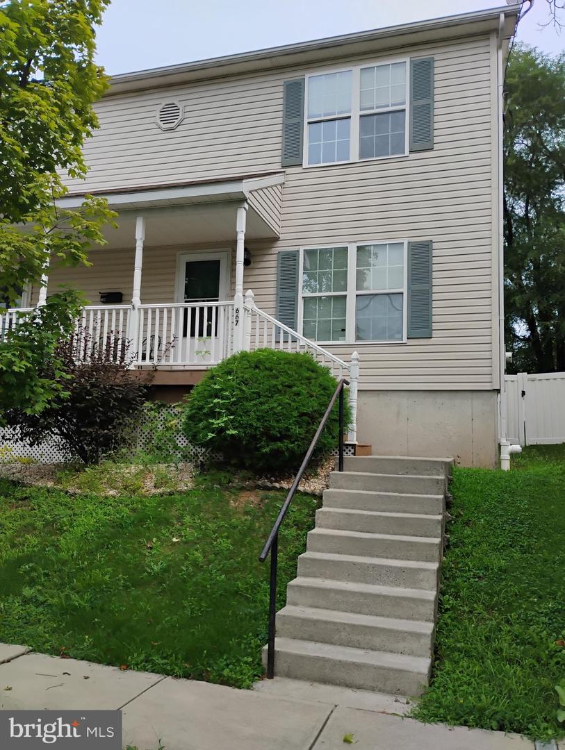 667 Walnut St — photo