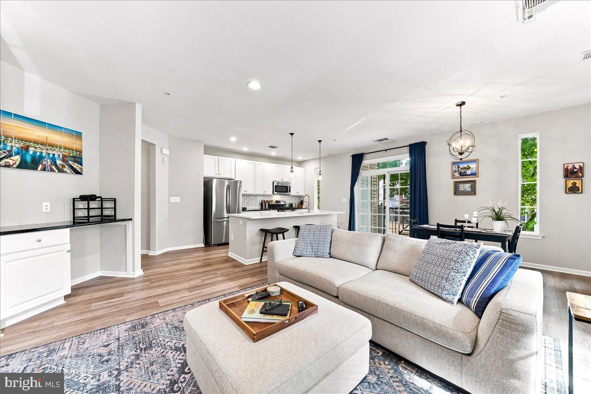 350 W Elm St #3206 — photo