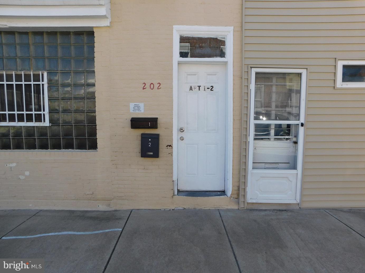 202 W 2nd St — photo