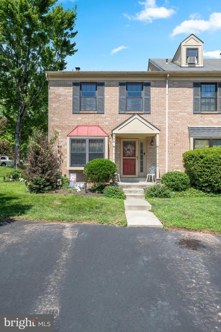 555 Canterbury Rd — photo