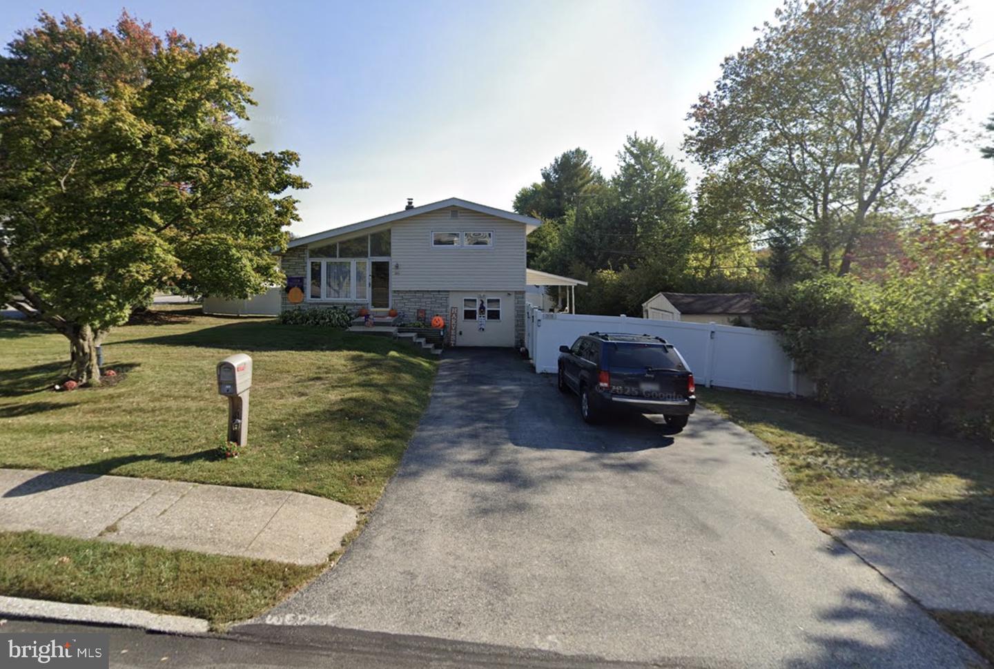305 W Valley Forge Rd — photo